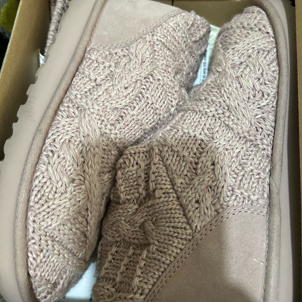Pink sweater uggs